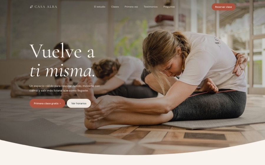 Plantilla Calma Arco: estudio de yoga en crema y salvia