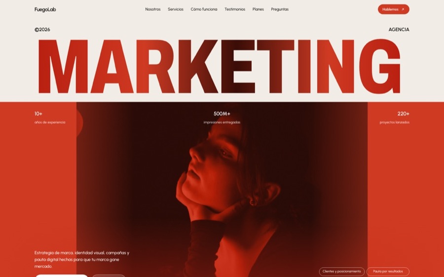 Plantilla Cartel Agencia: agencia de marketing en rojo y crema